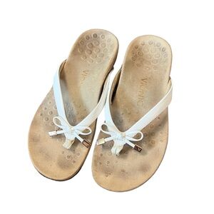 Vionic Bella Patent Leather Bow Sandals size 6